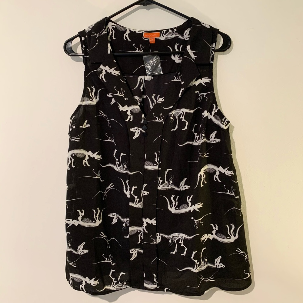 NEW W/O Tags, Modcloth dinosaur bone shirt size L